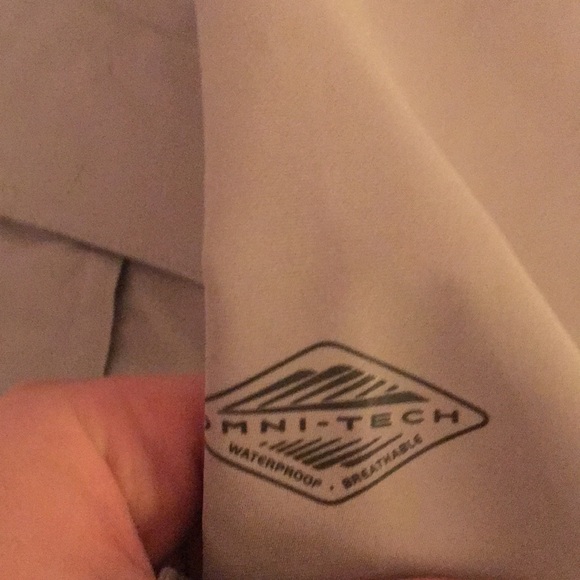 Columbia women’s rain jacket. - Picture 2 of 4